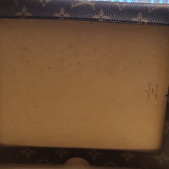 Louis Vuitton iPad holder - Picture 11 of 15